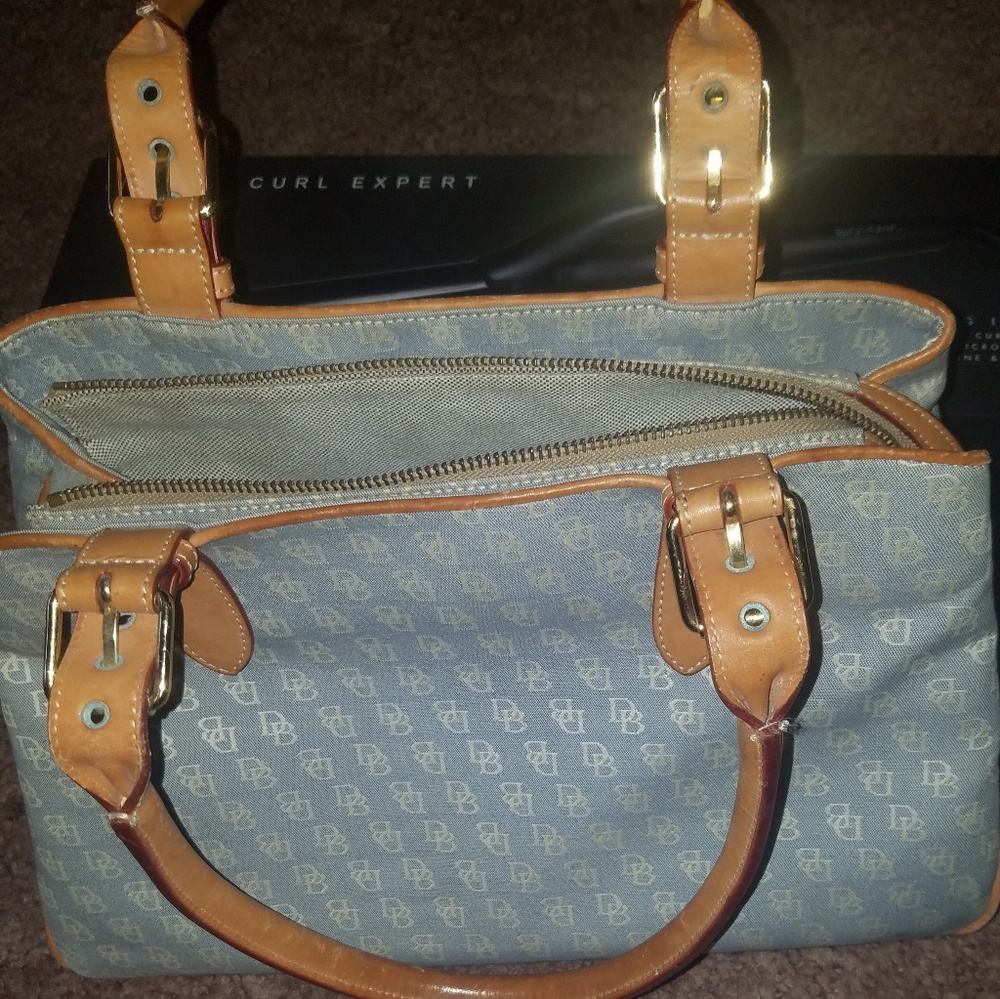 Dooney and Bourke satchel with accessories